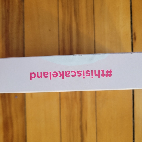 Brand New Cake Lotion Set - Picture 3 of 3